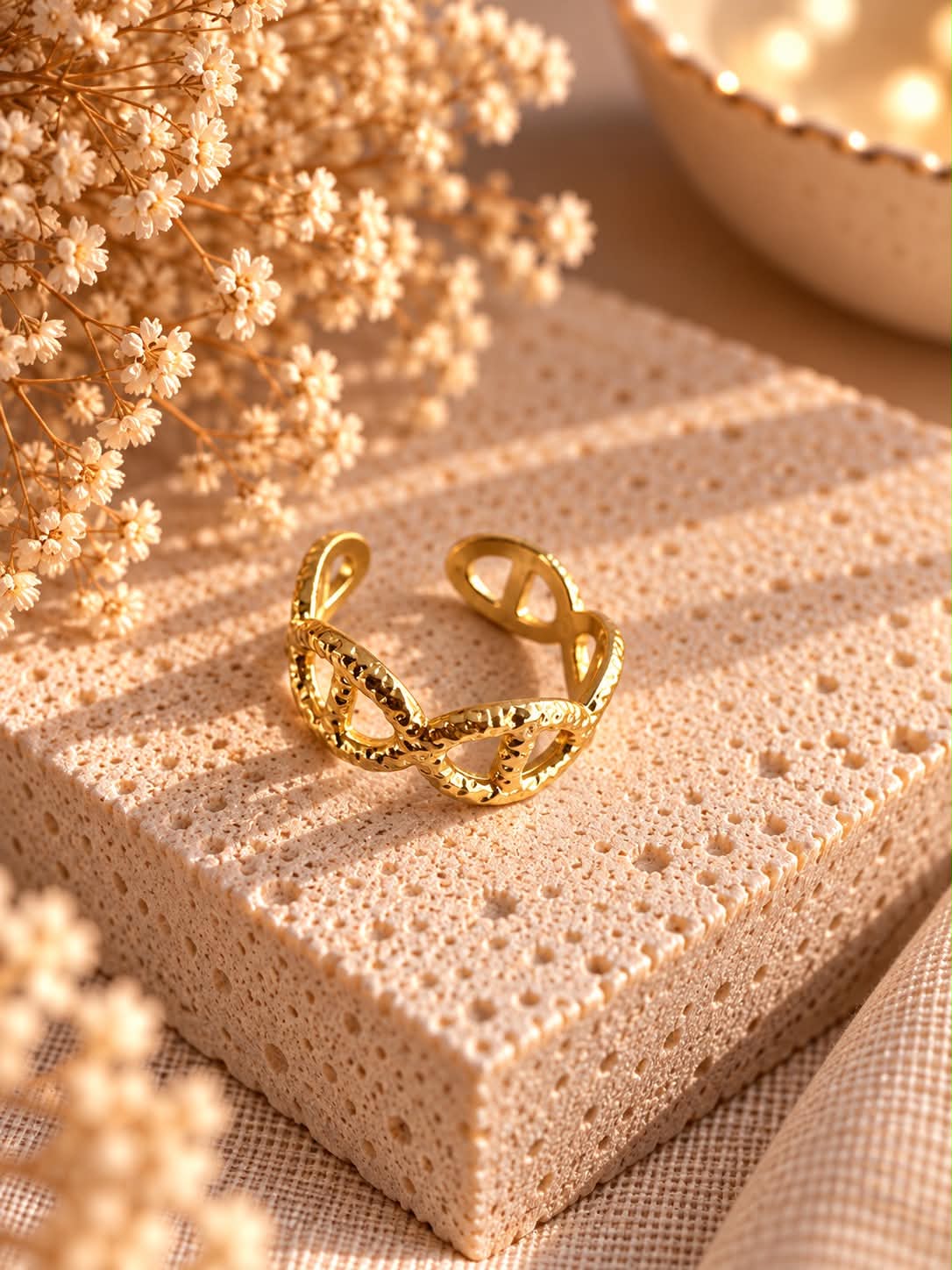 Bague entrelacée dorée