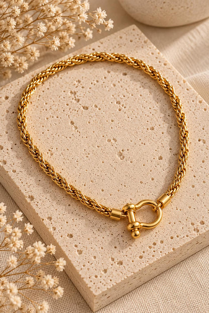 Collier entrelacé doré