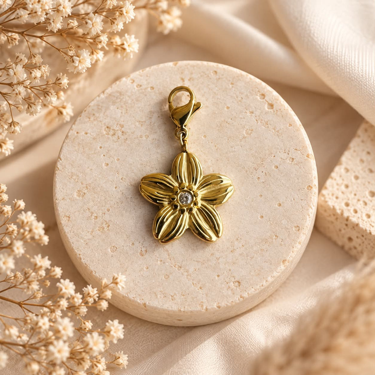 Charm Fleur de Plumeria